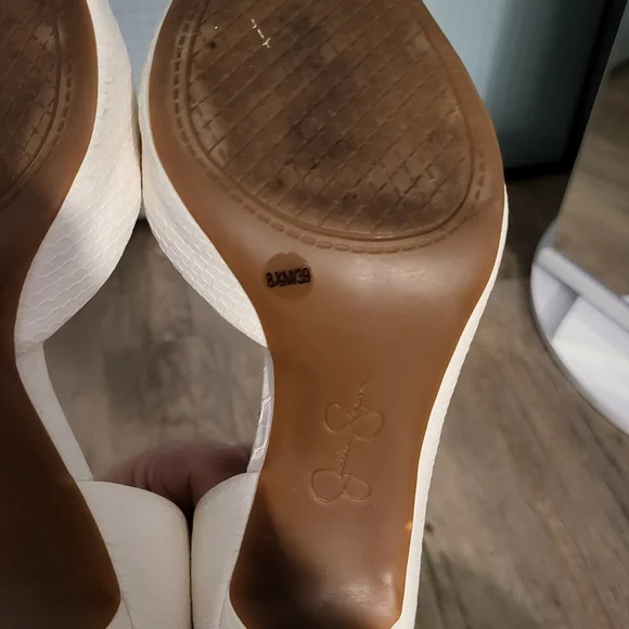 Elegant White Stilettos - Picture 8 of 9